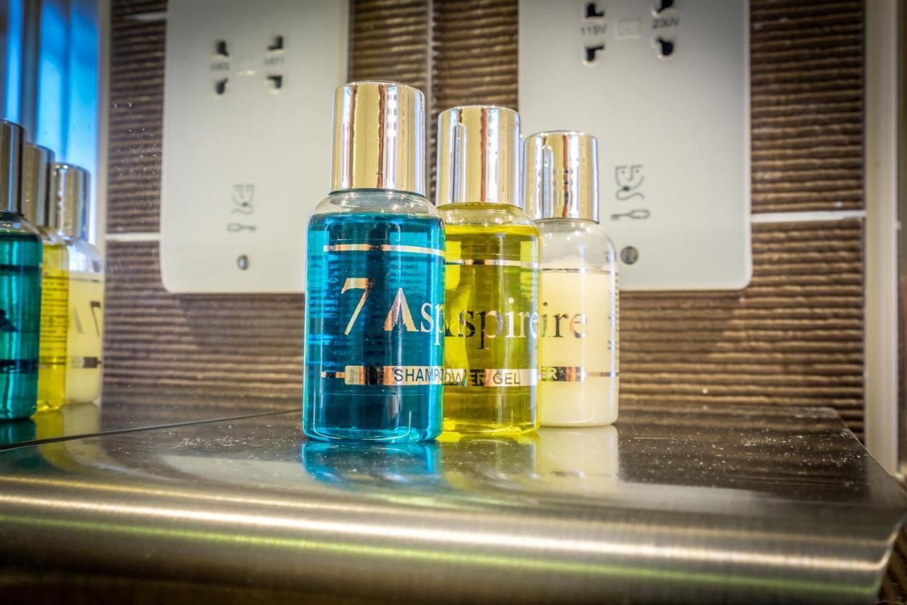 7 Aspire Apartment York Bagian luar foto