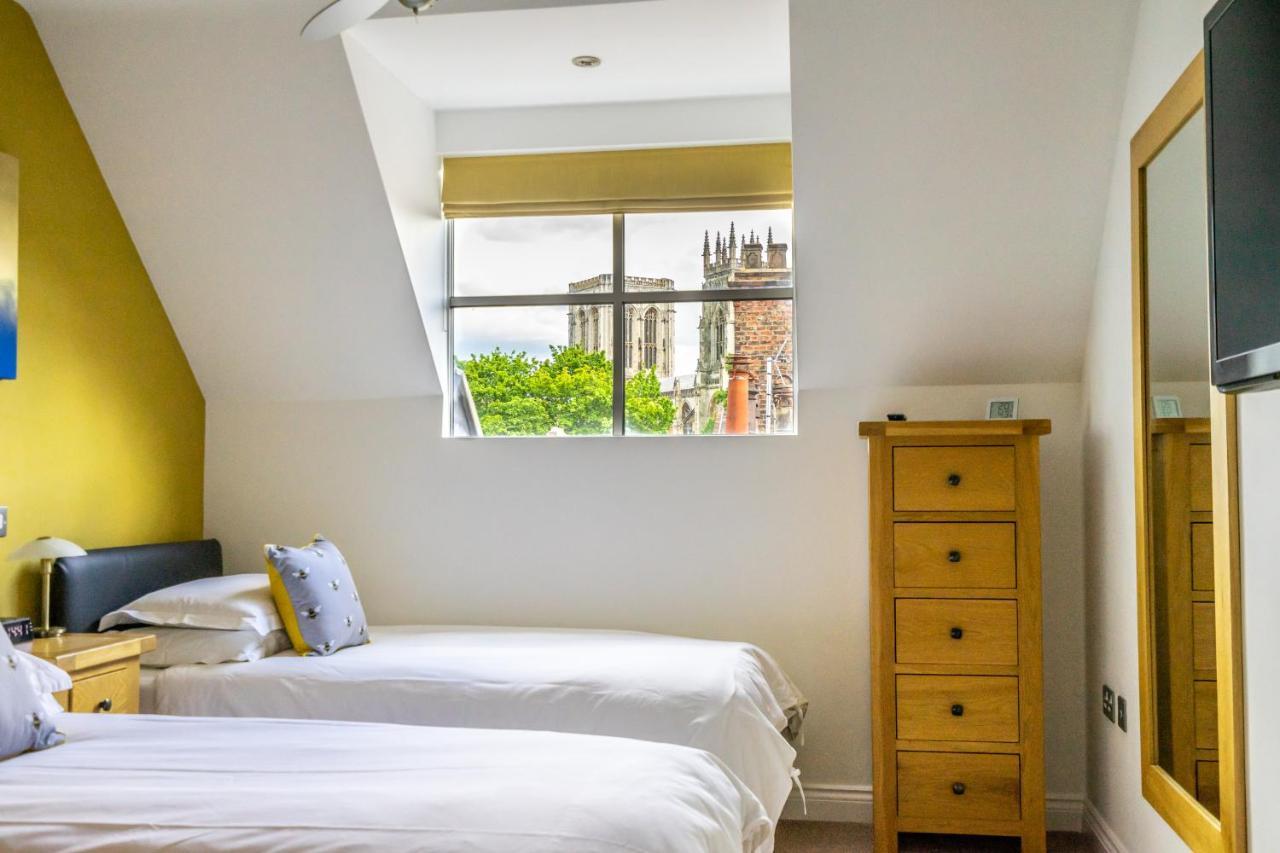 7 Aspire Apartment York Bagian luar foto
