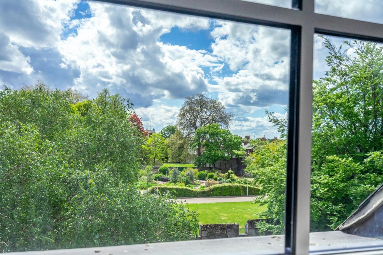 7 Aspire Apartment York Bagian luar foto