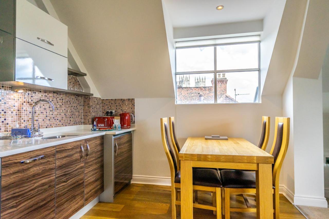 7 Aspire Apartment York Bagian luar foto